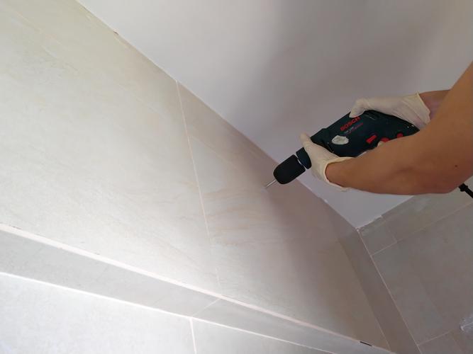 墙面瓷砖空鼓怎么办?老师傅教你免拆砖修复