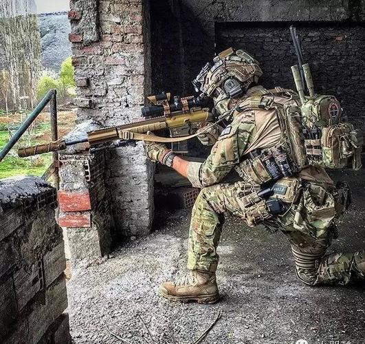 铁血军事 cqb战术狂人的装备,战术手枪,战术背心,战术