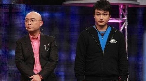 体坛《非诚勿扰》:男嘉宾跪求冠军 玫瑰获真爱