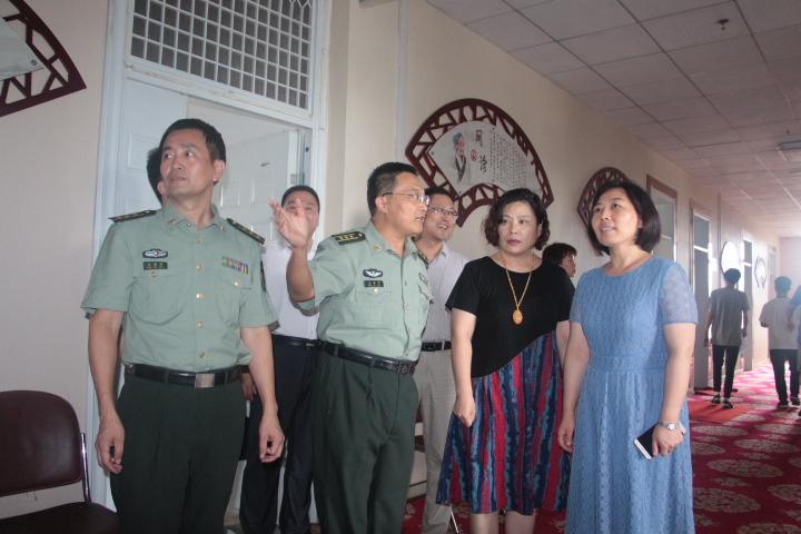 潍城区常务副区长徐莹一行莅临我院视察征兵体检工作