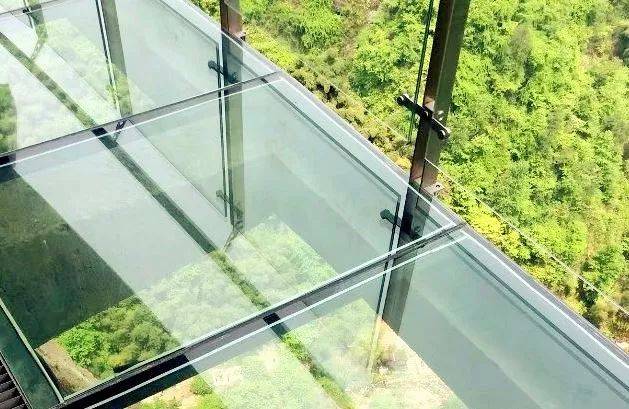 by applebaby 这条空中玻璃栈道, 长108米,是浙江省内最长的玻璃栈道