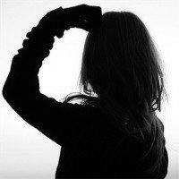 qq头像女生背影黑白