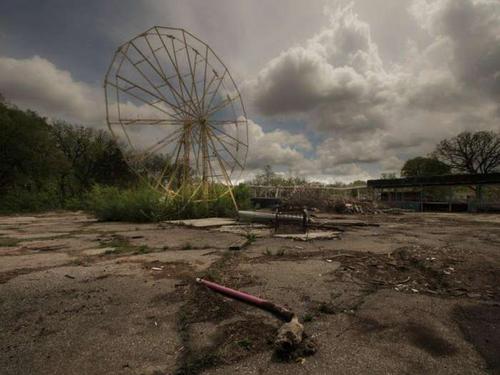 瓜子奇闻 灵异恐怖 正文 位于堪萨斯州的joyland游乐园是最后一个仍然