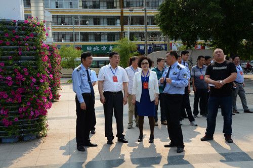 市人大常委会对我市城市管理工作进行视察-扎兰屯新闻