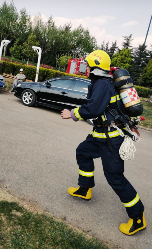 云南昆明:我有个消防梦——00后消防员的青春告白