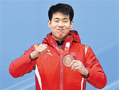 闫文港创造历史夺得男子钢架雪车铜牌
