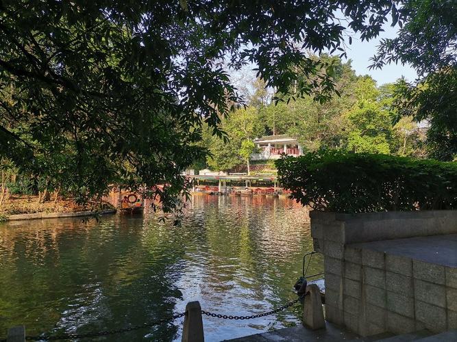 越秀公园好好玩,里面有很多景点,我觉得是来广州必须打卡的地方,而且