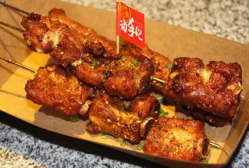 美食 正文  / 碳烤鸡翅 / / 碳烤排骨
