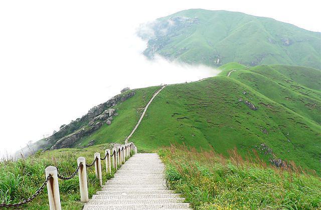 活动照片-登武功山金顶,观云海上初春的草原