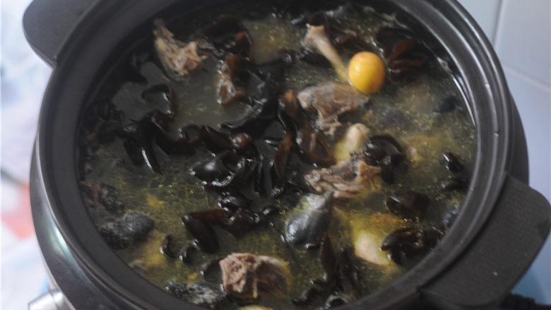 天麻木耳炖乌鸡