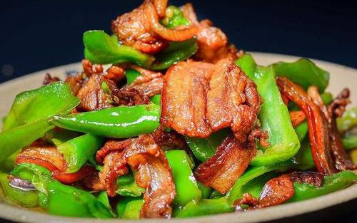 青椒烧五花肉