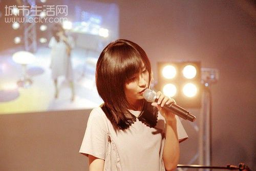获得中国摇滚总评中国最具国际化魅力女歌手称号;同年,田原还出版了