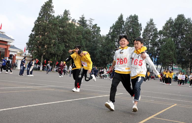 罗平腊山一中举行体育艺术节2000余名师生参加