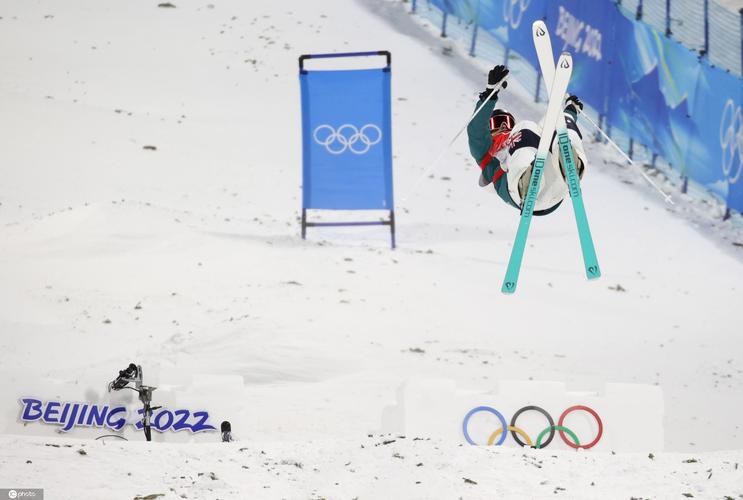 冬奥自由式滑雪女子雪上技巧澳大利亚选手压轴夺冠