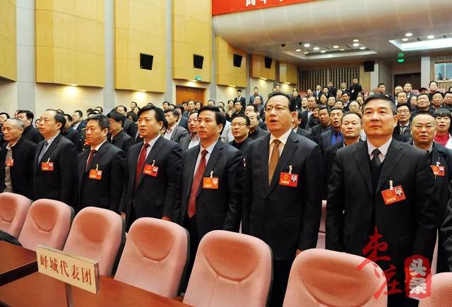 会后,李峰,石爱作,赵士亮和市十六届人大有关专门委员会组成人员进行