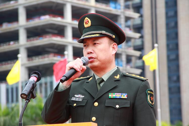 (区委常委,区征兵工作领导小组副组长,区人武部部长黄冰峰同志讲话)