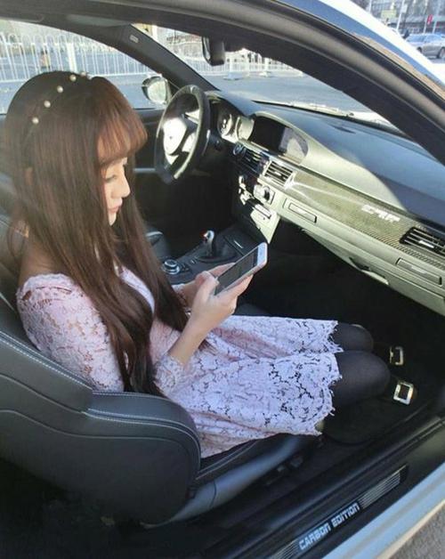 豪车美女美丽动人的日常自拍