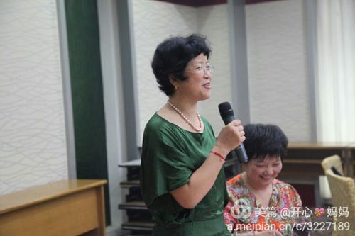 钱新华同学作自我介绍!