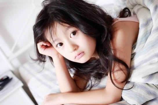 裴佳欣是怎么出名的裴佳欣父母是干嘛的家里很有钱吗