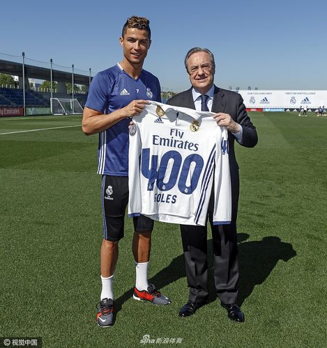 皇马训练老佛爷亲授c罗400球纪念球衣_高清图集_新浪网