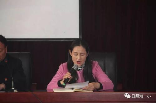 卢春玲副校长就《有关完善教师业务考核相关项目的意见》作了宣读