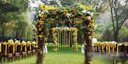 走入幸福殿堂的第一道门——婚礼花门