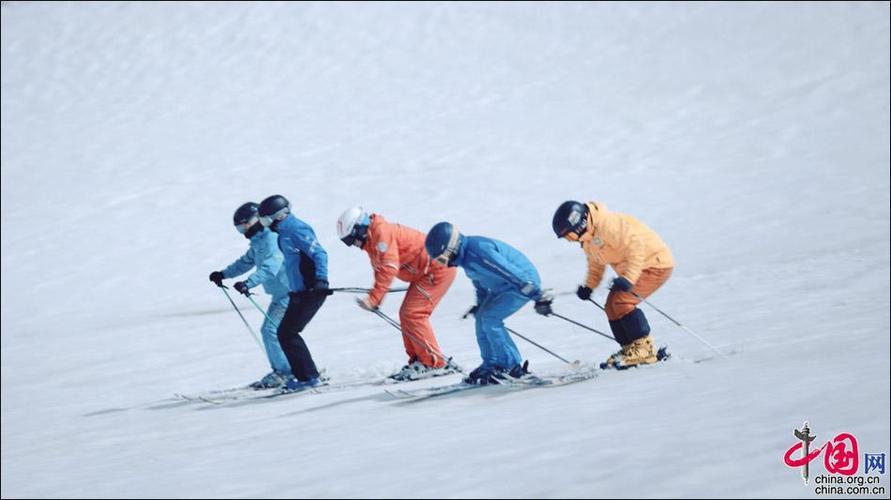 "人类滑雪起源地"现巨型"雪地宣言"