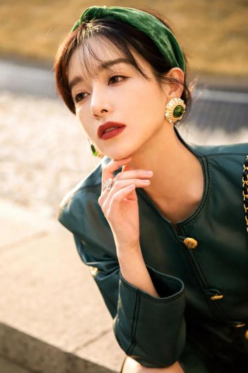 阚清子的复古风穿搭很时尚绿色搭配清新又有活力