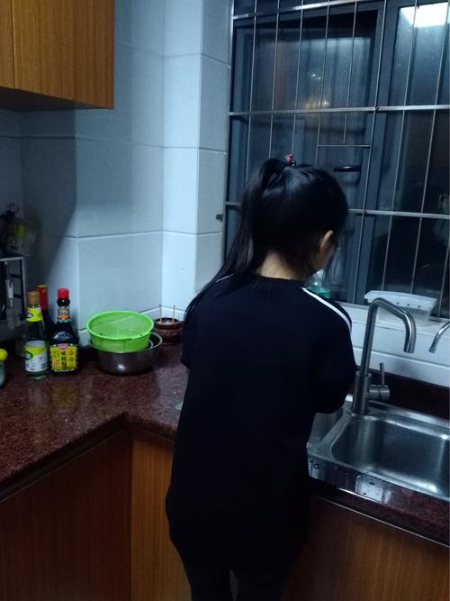 蔡晓琳:我会害羞的,洗碗就留个背影吧