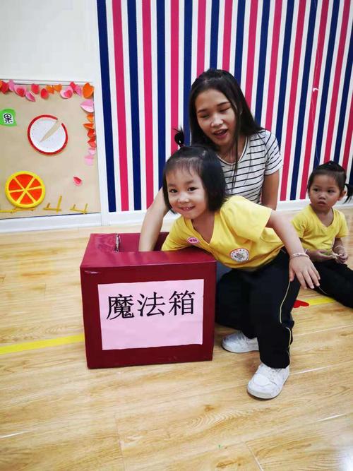 东莞市南城康桥艺展幼儿园小小班——家长助教《小青蛙》&《小猪吃的