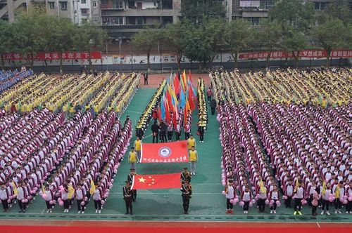12月2日,合江县马街中学第36届田径运动会开幕.