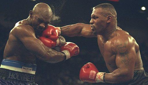 泰森悬了?霍利菲尔德自信第三次吊打泰森:你想打,我奉陪