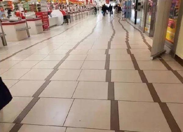 6. 这瓷砖是怎么铺的? 怎么都没对齐啊.