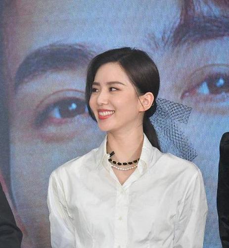 网友手机原相机下的刘诗诗,真实颜值你敢相信?整没整容一眼看出