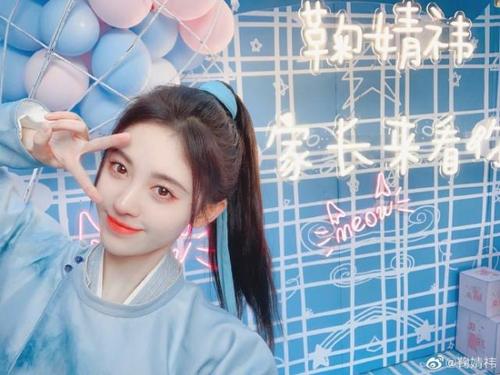 鞠婧祎晒照认证粉丝梦幻应援 清纯甜美楚楚动人似仙女