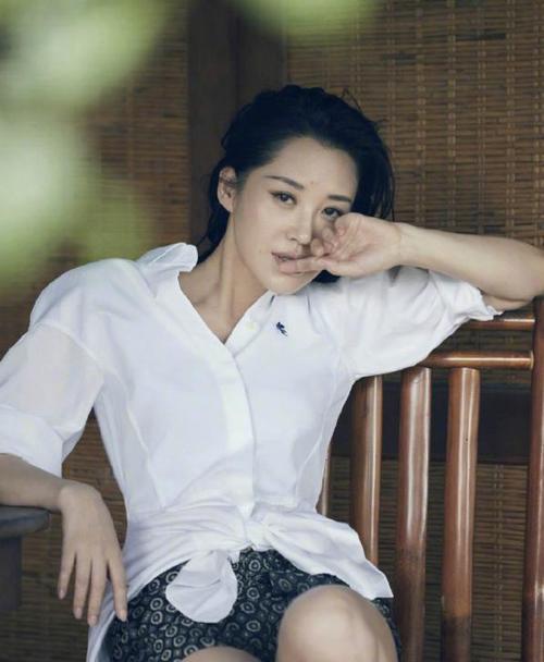 年过半百的许晴泳装出镜,宛如少女身材,网友:好想和她谈恋爱