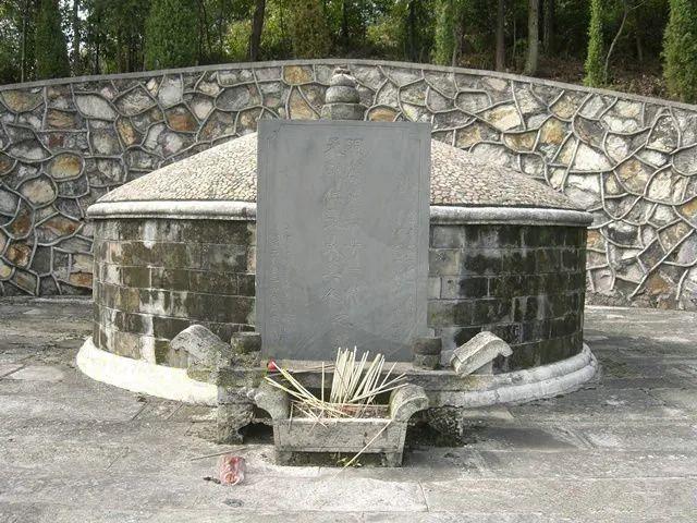 历史上那么多人逝世都选择土葬为何如今没感觉有那么多坟墓