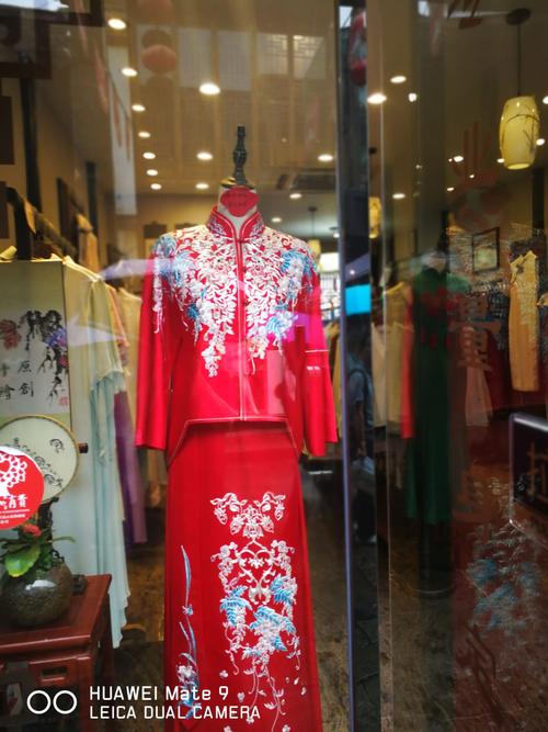 雨中游苏州山塘街,山塘街位于苏州西北,阊门,全长约3600米,约合七华里