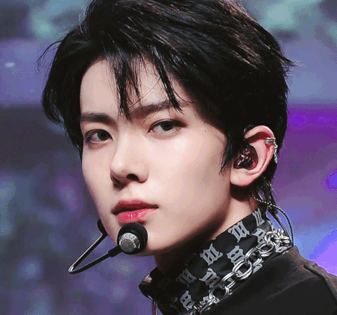 完全是我的取向 gif 2001年生的李羲承跳舞,唱歌,rapper都很好,会很多