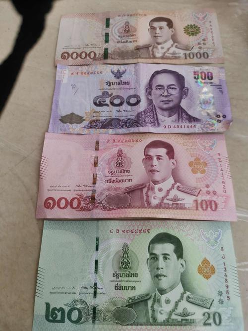 到了泰国,要消费就要先兑换泰铢,1元人民币=4.3元泰铢