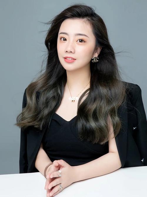 如何拍出知性干练的商务女王范职业形象写真_形象照_写真_知性_配饰