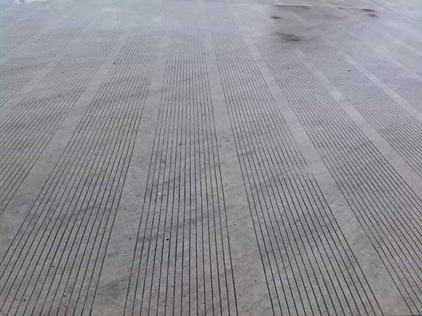 水泥路面防滑纹凝固后