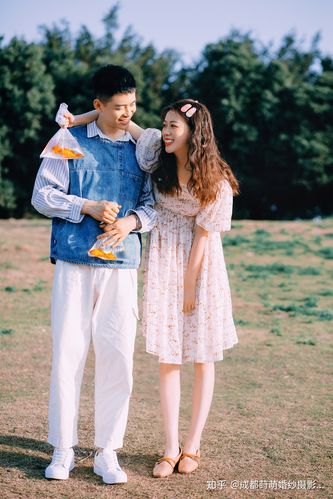 成都婚纱照,草坪小清新情侣照类型,适合夏天的感觉
