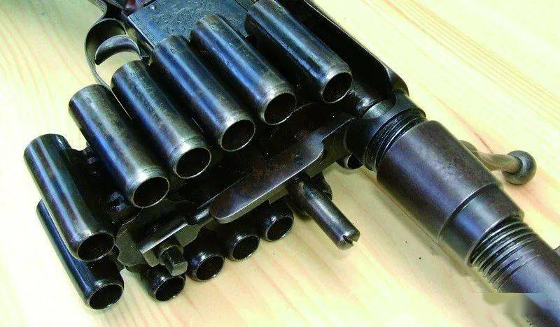 人类开脑洞连发不是梦盘点消逝的早期链式连发枪及其遗存上