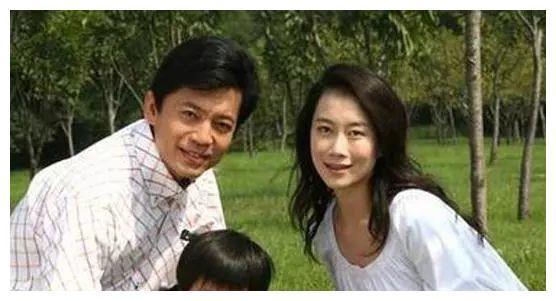 网友说:她老婆对我们很熟,难怪她不公开.
