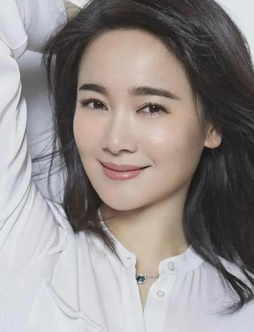 绯闻不断,嫁入豪门,离异带孩子生活,左小青的能耐远