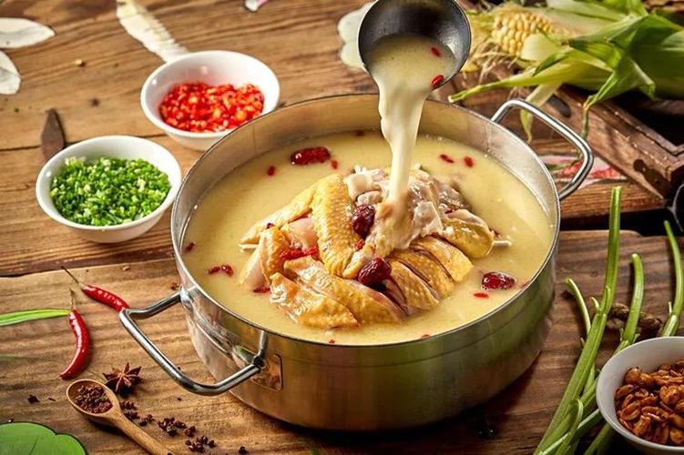 招牌鸡汤锅底,一锅醇厚滋补的鸡汤锅底最治愈