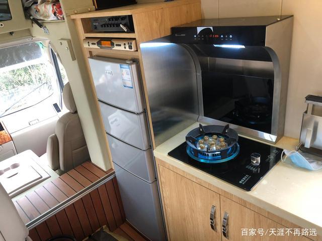 房车独立厨房,安装集成灶,爆炒无忧确保房车生活品质