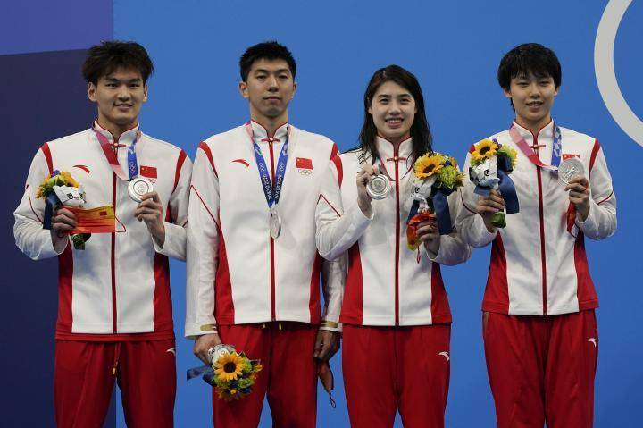 中国游泳队获得3金2银1铜收官,接力赛首次夺冠