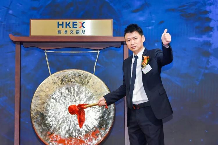 百亿地产巨头至暗时刻:张园林身价蒸发100亿,新力服务